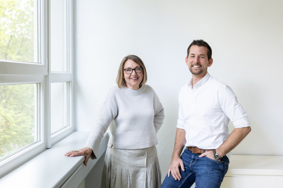 Sebastian Gabel mit Gründerin Petra Beyer
